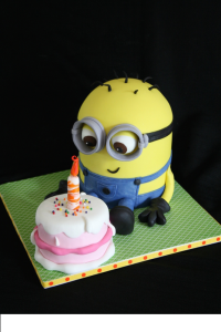 A beautiful minion birthday cake